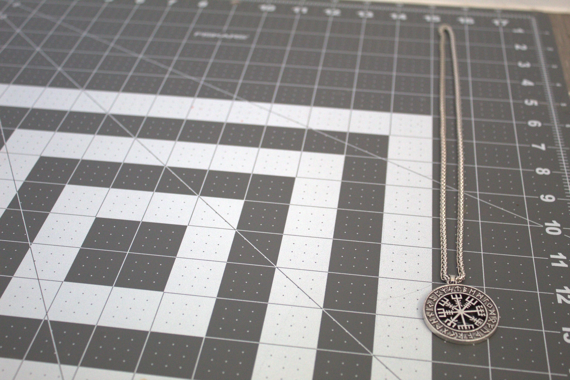 Viking Valhalla Pendant Necklace For Women Vegvisir Rune Circle Necklace With Chain - Viking Necklace For Women And Girls - Lazzy Panda